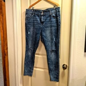 NWOT City Chic Distressed High Rise Crop Jean